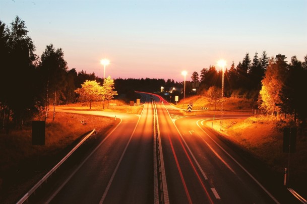Landstra&szlig;e in einer deutschen Kommune