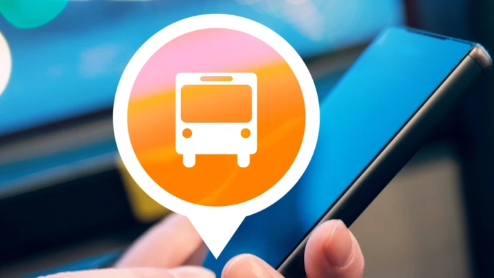 Smartphone und Sprechblase mit Bus Icon